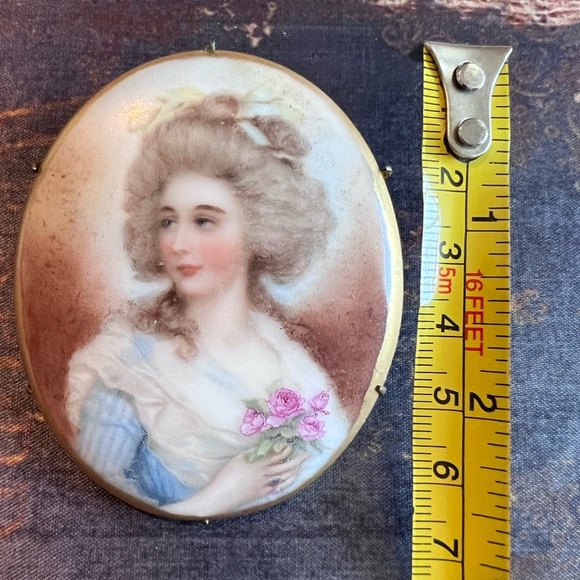 Antique Hand-Painted Portrait Pin, Signed E.B.J. Victorian c.1880s Limoges Style - Picture 4 of 7